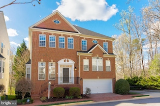 6930 Inlet Cove Dr, Fort Belvoir, VA 22060