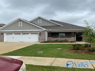 15595 Ironcrest Dr NW, Harvest, AL 35749