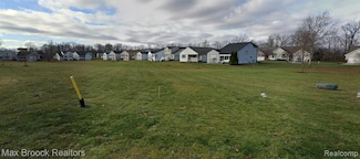 5152 Sandalwood Cir, Grand Blanc, MI 48439
