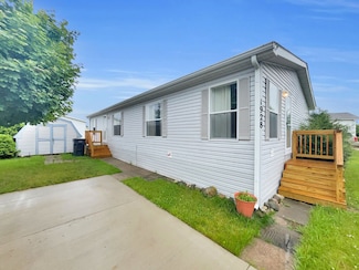 1928 Atlanta Ct, Milford, MI 48380