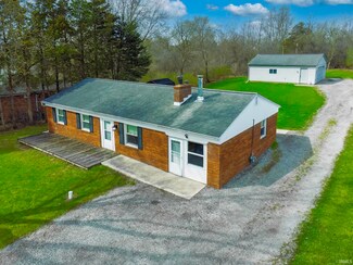 1817 Beineke Rd, Fort Wayne, IN 46808