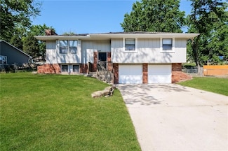 6924 NW Pleasant View Ct, Kansas City, MO 64152