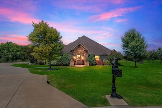 210 Walker Ct N, Waxahachie, TX 75167