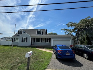 2656 Seminole Ave, Seaford, NY 11783