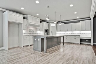 708 Valley Ln, Springdale, AR 72762