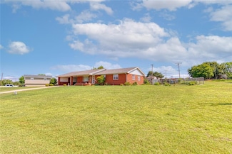 907 Ella St, Cordell, OK 73632