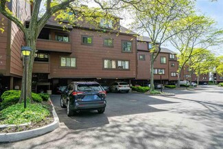 170 Sandcastle Key Unit 170, Secaucus, NJ 07094