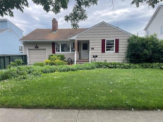 14 Heather Ln, Plainview, NY 11803