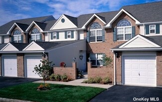 95 Horizon View Dr Unit 95, Farmingville, NY 11738