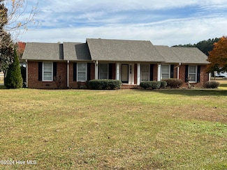 706 Walking Stick Trail, Clinton, NC 28328