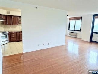 1265 15th St Unit 5D, Fort Lee, NJ 07024