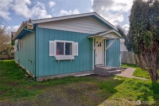 319 3rd St SE, Long Beach, WA 98631