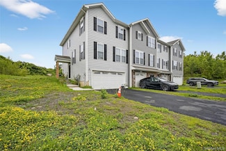 501 Iron Forge Ln, New Windsor, NY 12553