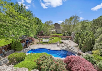 10101 Charlie Rose Ct, Louisville, KY 40299
