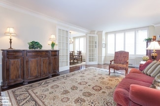 308 E 72nd St Unit 3D, New York, NY 10021