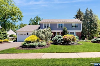 19 Merrill Dr, Mahwah, NJ 07430