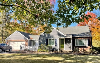 119 Castle Hill Rd, East Aurora, NY 14052