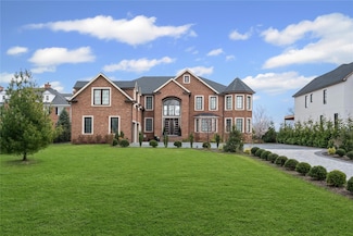 185 Willetts Ln, West Islip, NY 11795