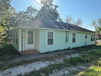 512 Rice St, Angleton, TX 77515