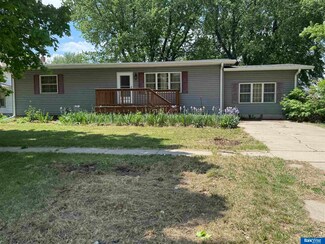 436 N 3rd St, Hampton, NE 68843