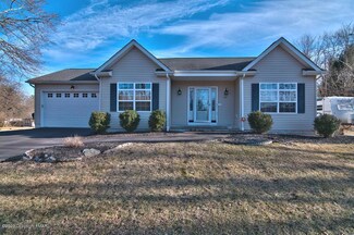 621 Wizac Ave, Stroudsburg, PA 18360