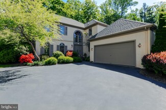 236 Trianon Ln, Villanova, PA 19085