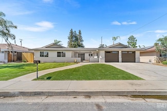 3700 Christmas Tree Ln, Bakersfield, CA 93306
