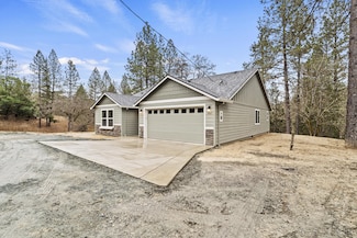 1467 Pinecrest Dr, Grants Pass, OR 97526