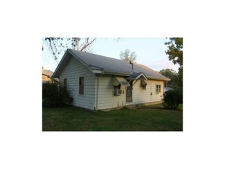 102 S Spruce St, Garnett, KS 66032
