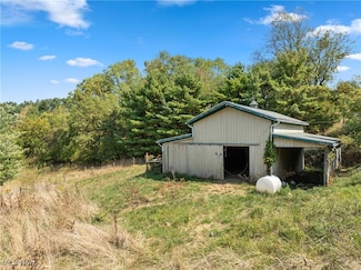 49495 N Back St, Harrisville, OH 43974