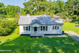 108 S 3rd St, Bayboro, NC 28515
