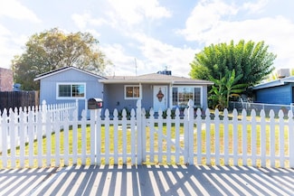 609 W College Ave, Coalinga, CA 93210