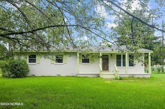 210 Glenburnie Dr, New Bern, NC 28560