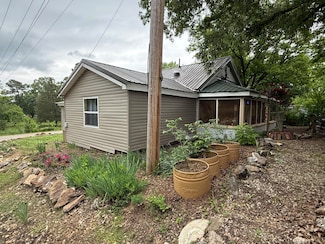 929 Race St, Thayer, MO 65791