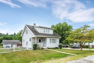 190 Hallam Ave, Meadow Lands, PA 15347