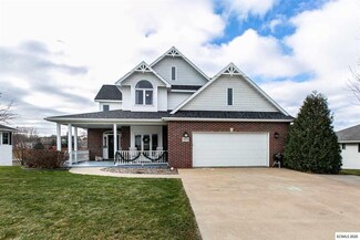 2489 Willow Brook Dr, Dubuque, IA 52002