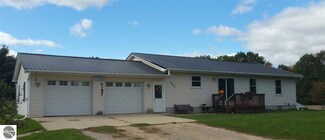1915 N Crystal Rd, Vestaburg, MI 48891