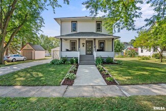 315 9th St, de Witt, IA 52742