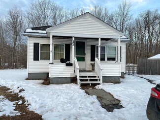 23 Davis St, Lisbon, ME 04252