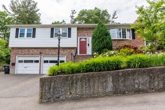 14 Laurie Ln, Dedham, MA 02026