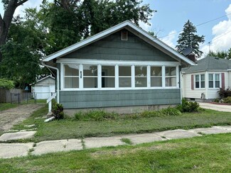 818 N 13th St, Niles, MI 49120