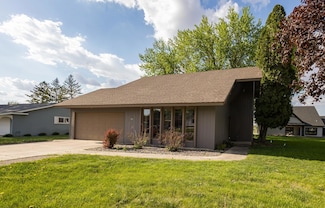 500 NW Lincoln St, Adams, MN 55909