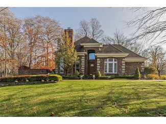 9333 Amber Wood Dr, Willoughby, OH 44094