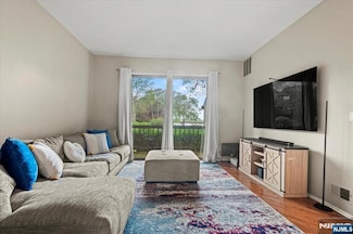 178 Sandcastle Key, Secaucus, NJ 07094