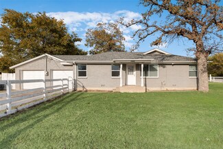 7900 Ella Young Dr, Fort Worth, TX 76135