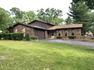 5158 Oakridge Dr, Saint Anne, IL 60964