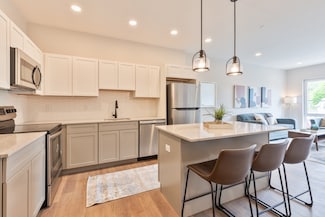 279 Willard St Unit 302, Quincy, MA 02169