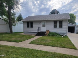 318 Center Ave N, Ashley, ND 58413