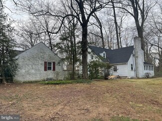 1221 School Ln, Jenkintown, PA 19046