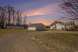 13272 Day Rd, Mishawaka, IN 46545